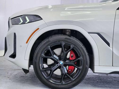 Mineral White Metallic 2025 BMW X6 xDrive40i