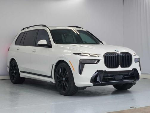 Alpine White 2024 BMW X7 xDrive40i