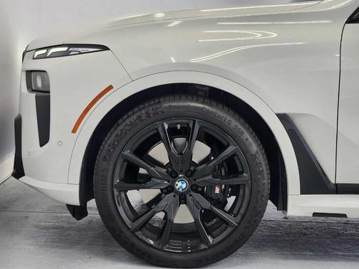 Alpine White 2024 BMW X7 xDrive40i