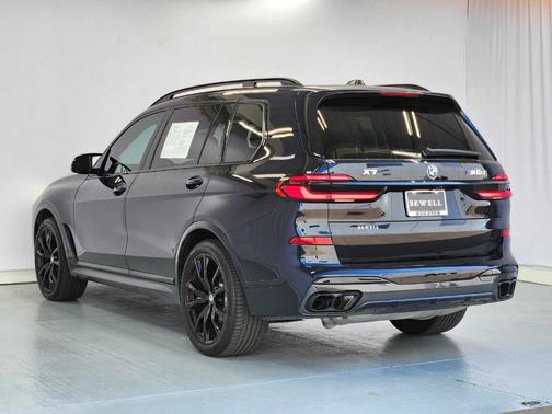 Carbon Black Metallic 2024 BMW X7 M60i