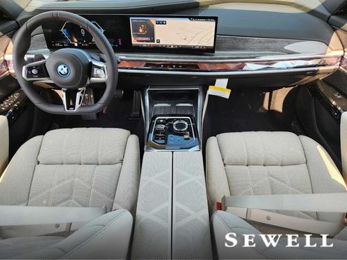 2026 BMW 750e xDrive