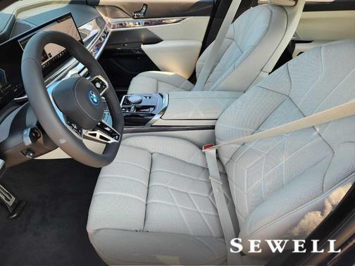 2026 BMW 750e xDrive