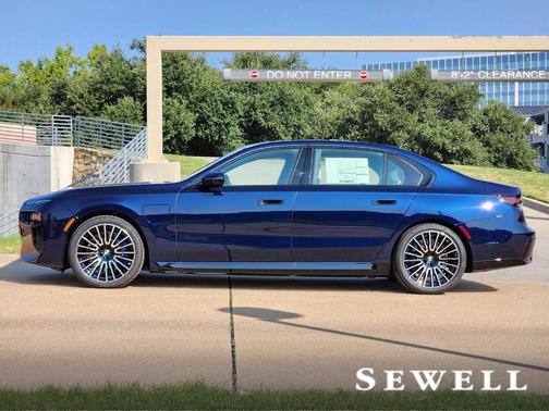2026 BMW 750e xDrive