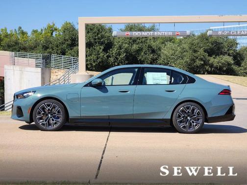 2026 BMW 550e xDrive