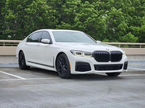 2022 BMW 740 i