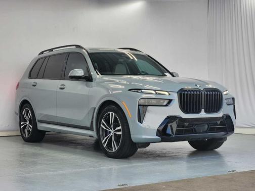 Gray Metallic 2024 BMW X7 xDrive40i