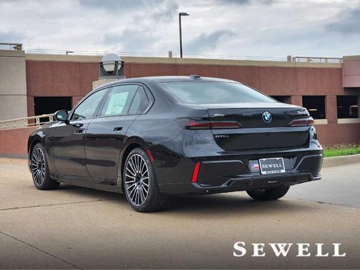 Black Sapphire Metallic 2026 BMW 750e xDrive