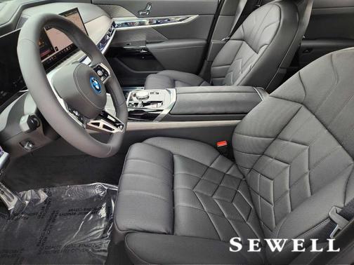 Black Sapphire Metallic 2026 BMW 750e xDrive