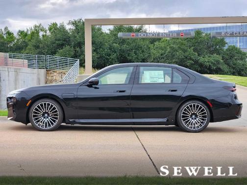 Black Sapphire Metallic 2026 BMW 750e xDrive