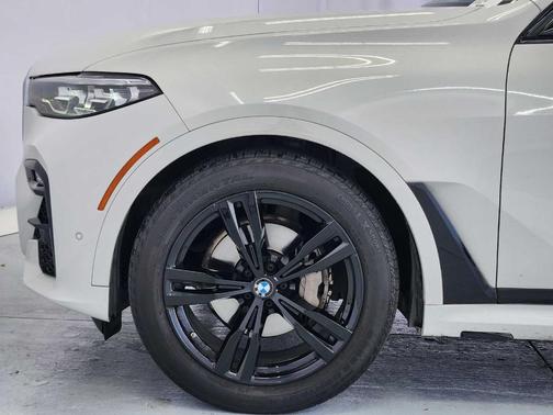 Alpine White 2022 BMW X7 xDrive40i