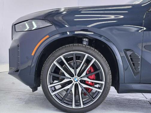 Carbon Black Metallic 2025 BMW X5 sDrive40i