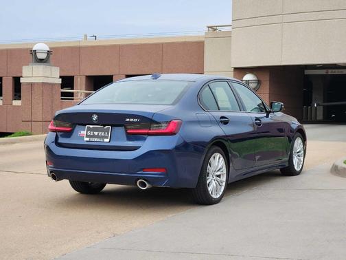 2023 BMW 330 i
