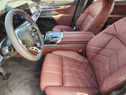 Tanzanite Blue II Metallic 2026 BMW 740 i xDrive