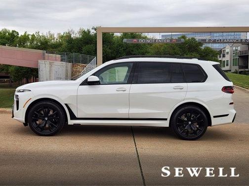 2025 BMW X7 xDrive40i