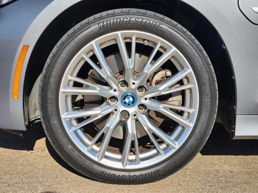 2023 BMW 330e xDrive