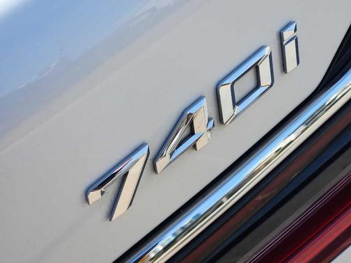 2022 BMW 740 i