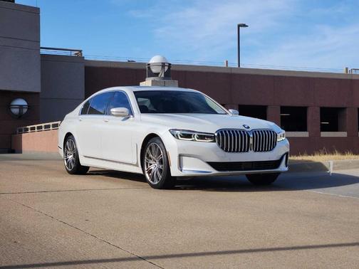 2022 BMW 740 i