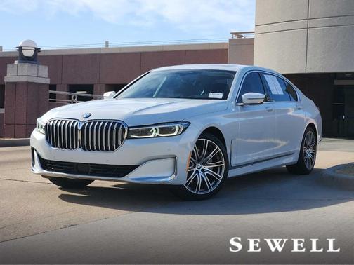 2022 BMW 740 i