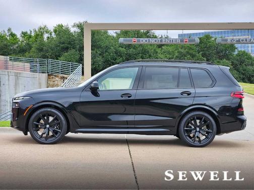 Black Sapphire Metallic 2026 BMW X7 M60i