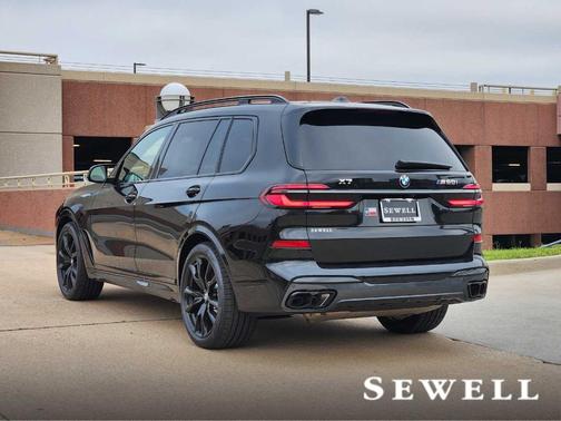 Black Sapphire Metallic 2026 BMW X7 M60i