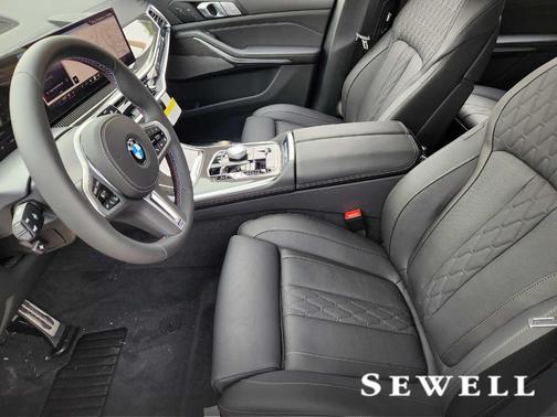 Black Sapphire Metallic 2026 BMW X7 M60i