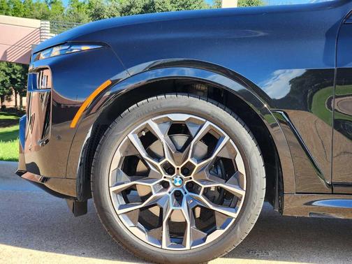 2025 BMW X7 M60i