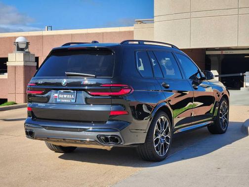 2025 BMW X7 M60i