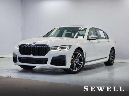 Alpine White 2022 BMW 740 i