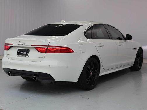 Polaris White 2016 Jaguar XF 35t R-Sport
