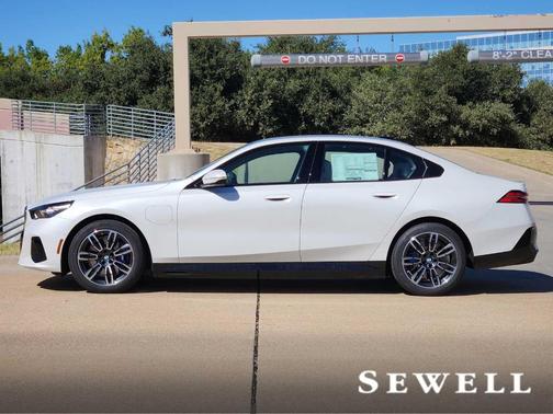 2026 BMW 550e xDrive