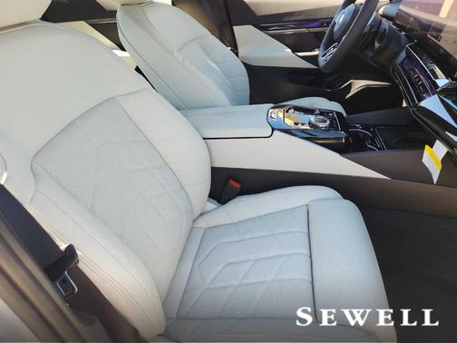 2026 BMW 550e xDrive