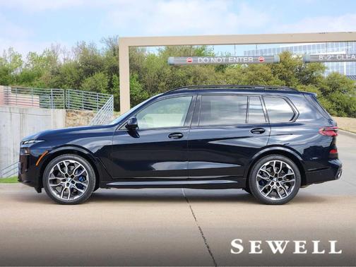 Carbon Black Metallic 2026 BMW X7 xDrive40i