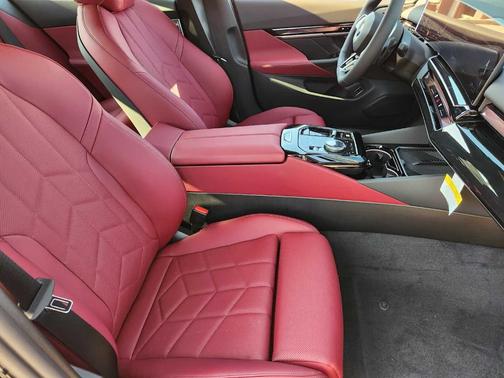 Black Sapphire Metallic 2027 BMW 530 i