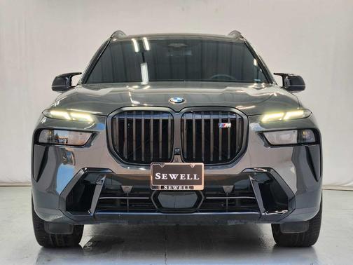 Gray Metallic 2025 BMW X7 M60i
