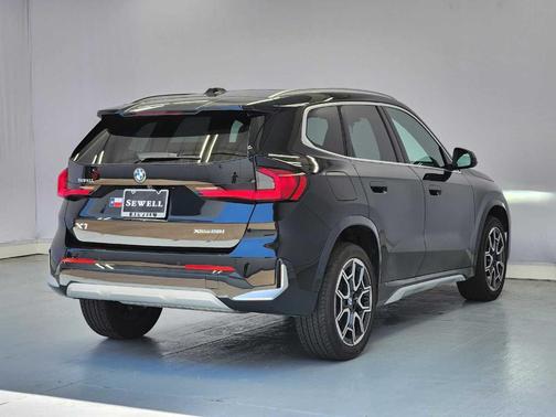 Black Sapphire Metallic 2025 BMW X1 xDrive28i
