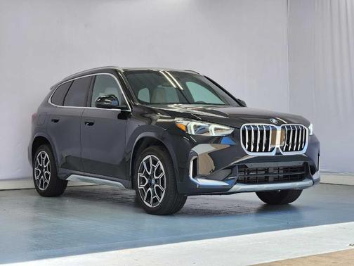 Black Sapphire Metallic 2025 BMW X1 xDrive28i