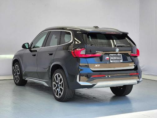 Black Sapphire Metallic 2025 BMW X1 xDrive28i