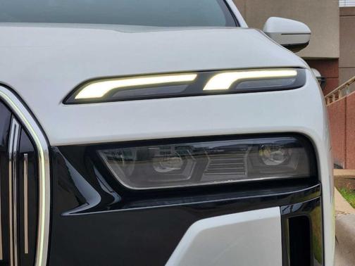 2023 BMW 740 i