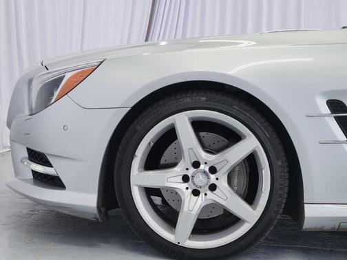 Iridium Silver Metallic 2016 Mercedes-Benz SL-Class SL 550
