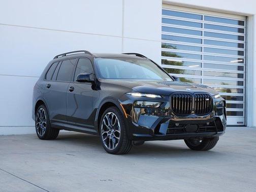 2025 BMW X7 M60i