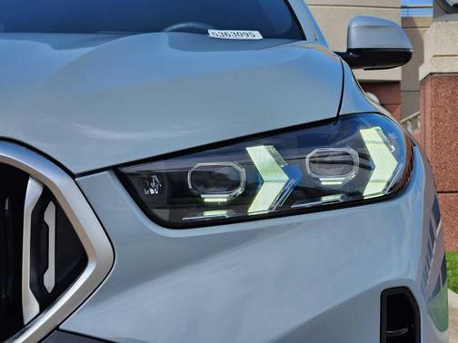 2025 BMW X6 xDrive40i