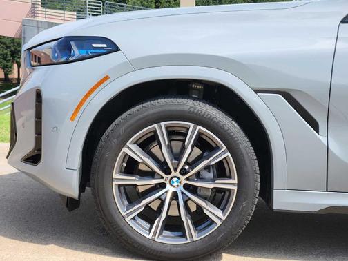 2025 BMW X6 xDrive40i