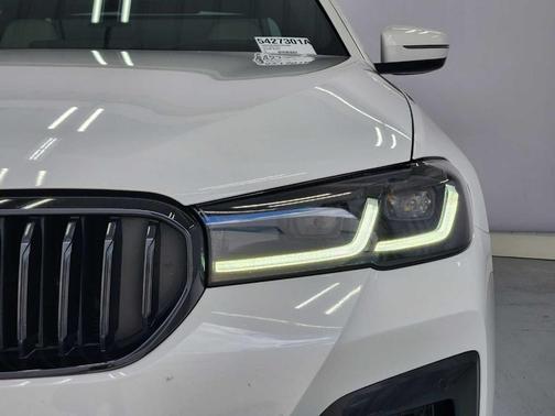 Alpine White 2022 BMW 540 i
