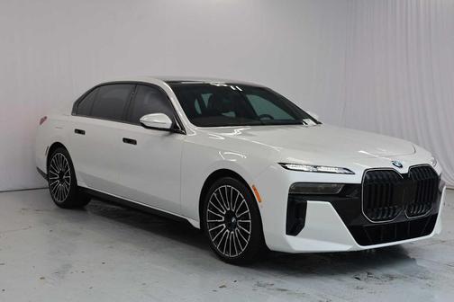 Mineral White Metallic 2025 BMW 760 760i xDrive