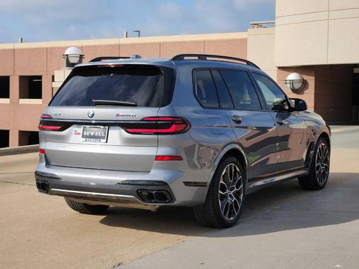 2025 BMW X7 M60i