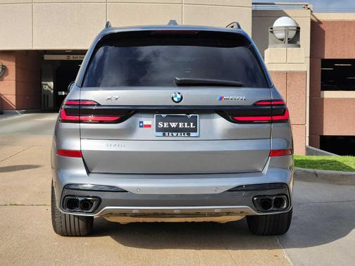 2025 BMW X7 M60i