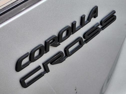 2024 Toyota Corolla Cross Hybrid SE