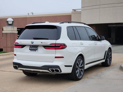 2023 BMW X7 M60i