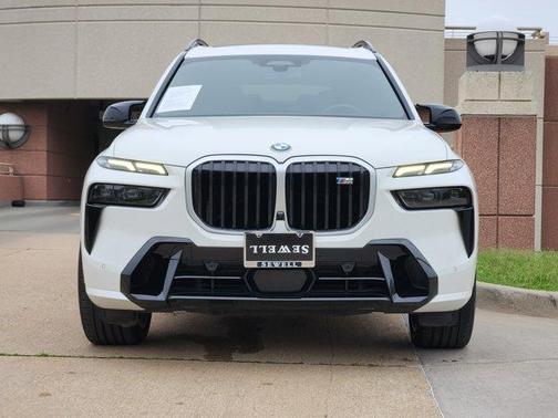 2023 BMW X7 M60i
