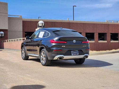 2025 BMW X4 xDrive30i
